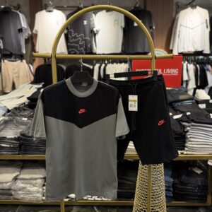 Kostume Nike Tech