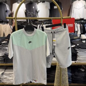 Kostume Nike Tech